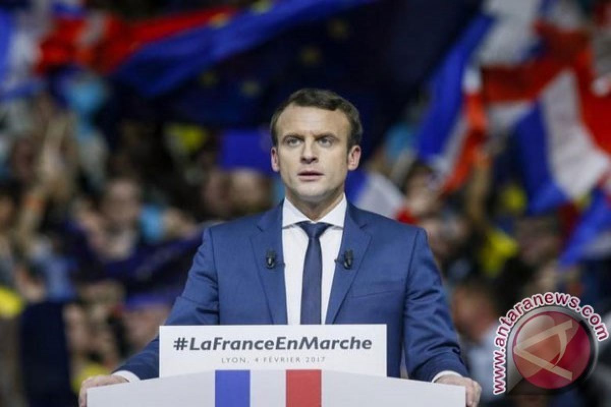 Popularitas Presiden Prancis Emmanuel Macron Merosot Tajam