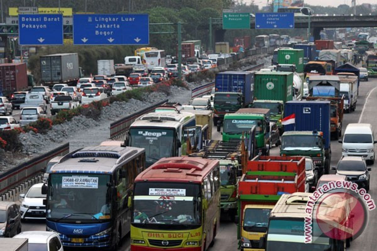 Uji coba pengaturan truk sumbu 4 tol Cikampek-Jakarta dimulai pertengahan Oktober