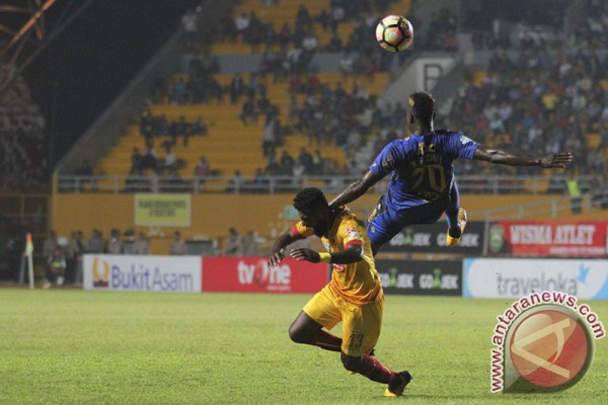 Pelatih: Lini belakang Sriwijaya FC kropos