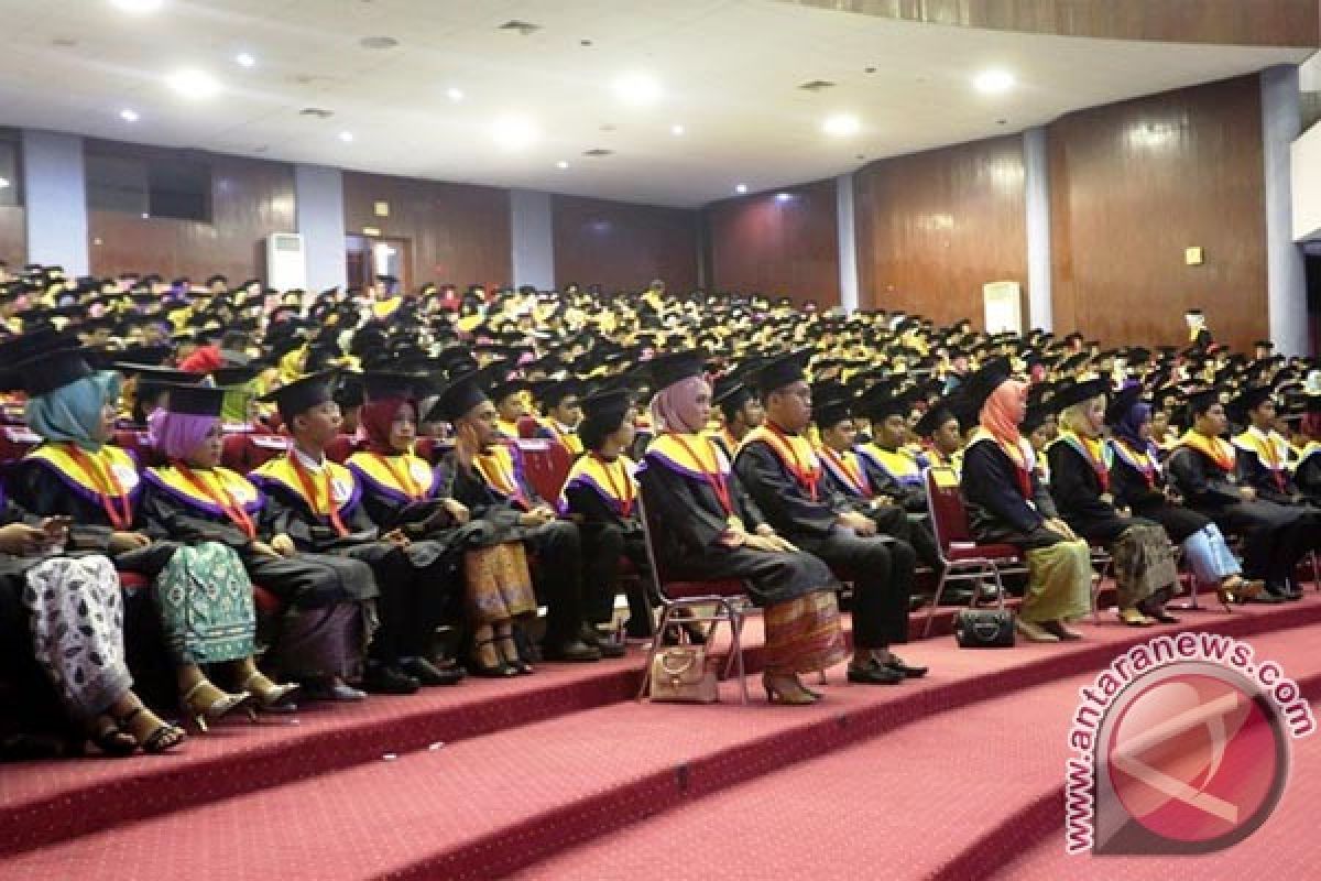 Unhas Wisuda 1.205 Sarjana Periode Pertama 2017/2018