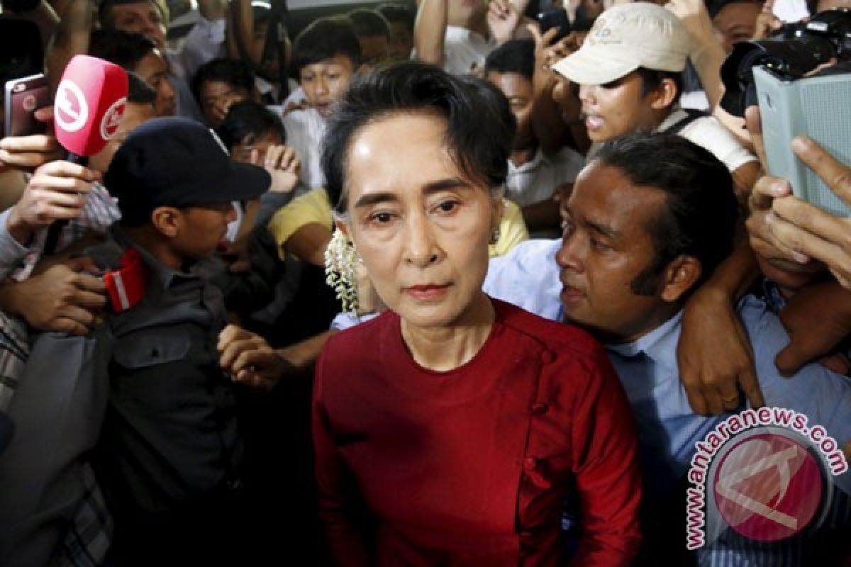 Dunia terus menekan Aung San Suu Kyi