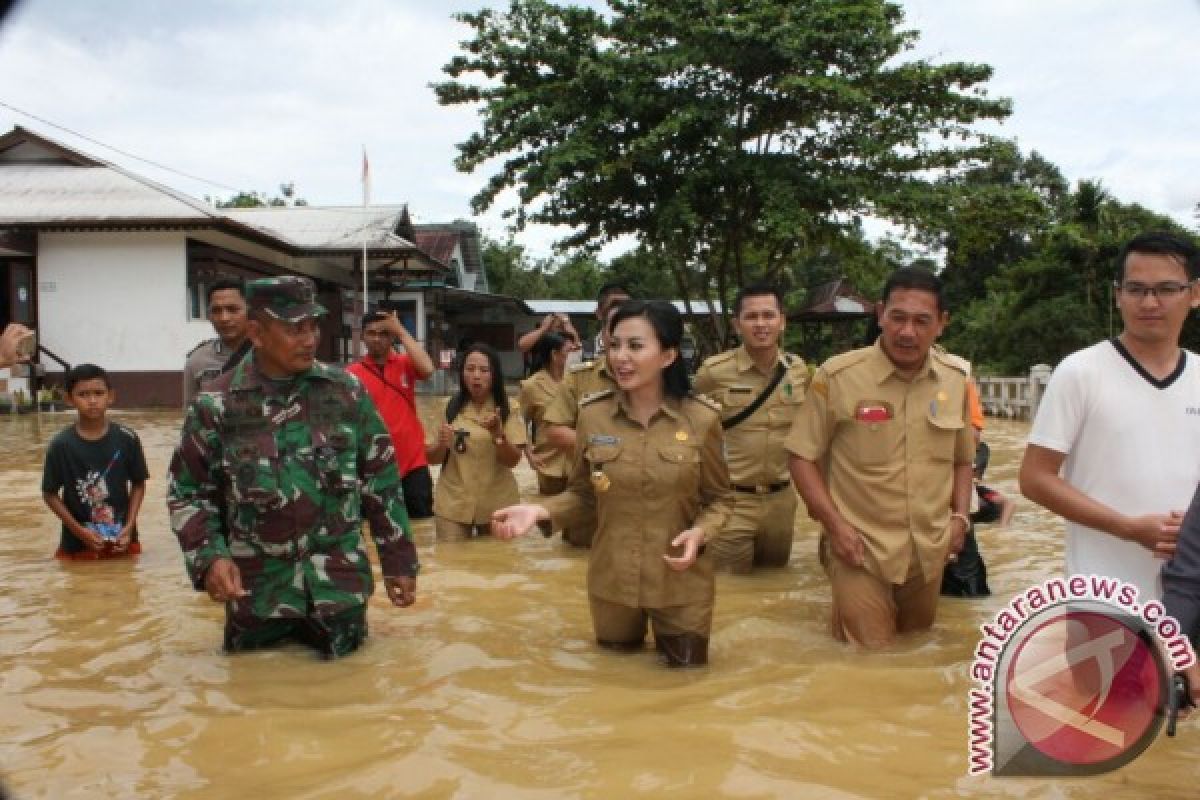 Bupati Landak Pantau Lokasi Banjir Kecamatan Meranti 