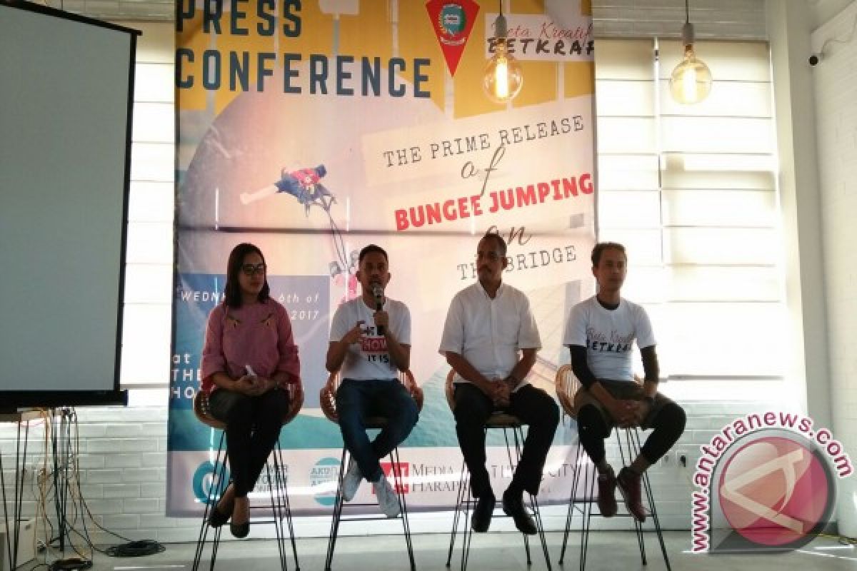 Betkraf Gelar Bungee Jumping di JMP Ambon