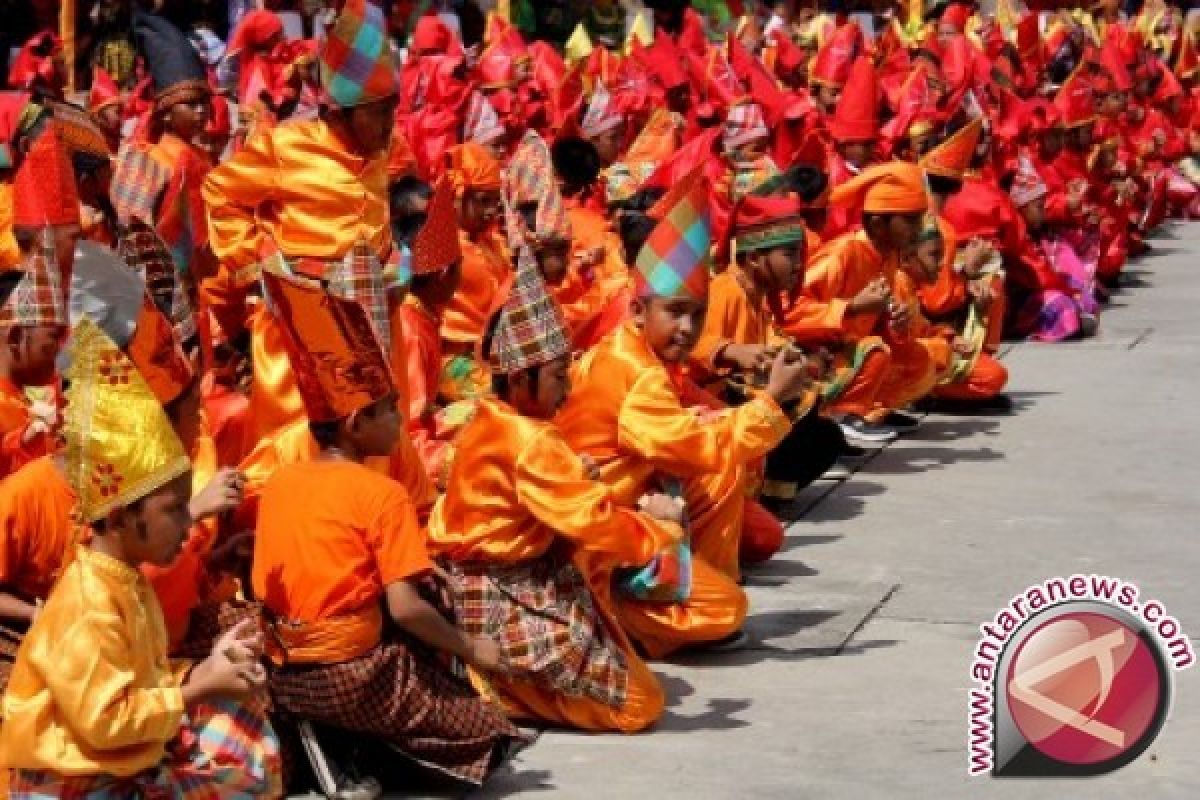 1.700 Penari Pelajar Pukau Pengunjung F8 Makassar 