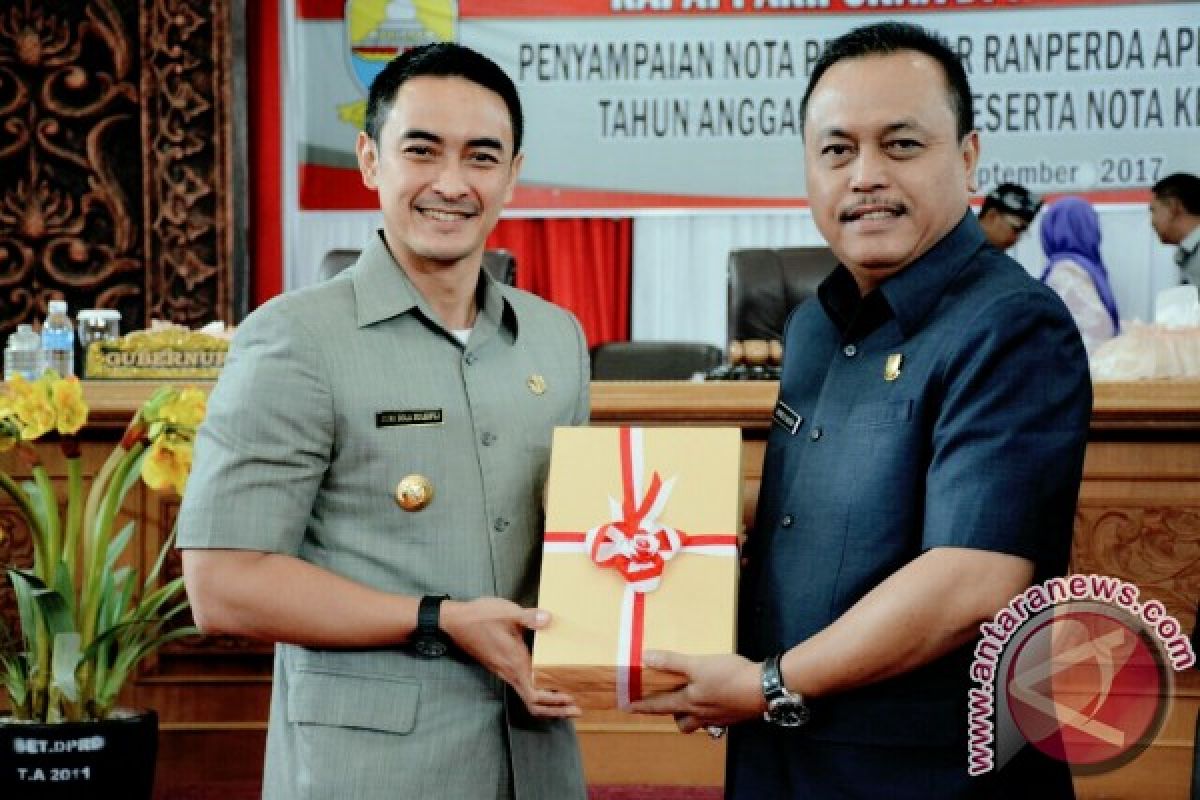 DPRD gelar paripurna penyampaian nota pengantar RAPBD 2018