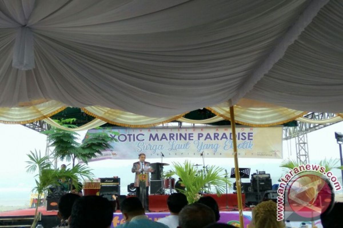 Gubernur Tinjau Pameran Festival Teluk Ambon