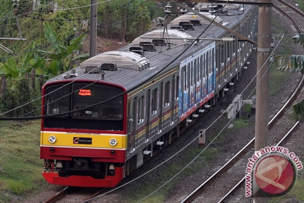 KRL Tanah Abang-Serpong kembali normal meski banyak antrean