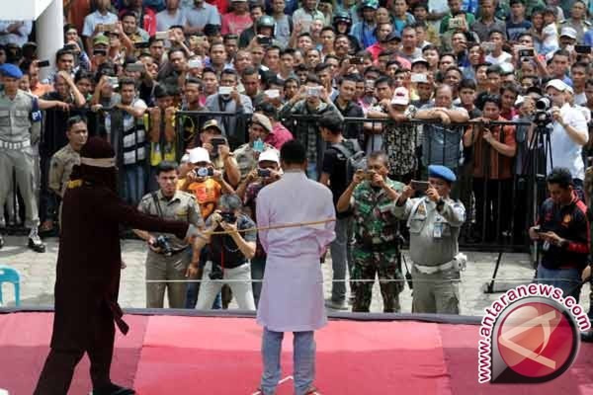 Tiga terdakwa pelaku zina dicambuk di Lhokseumawe