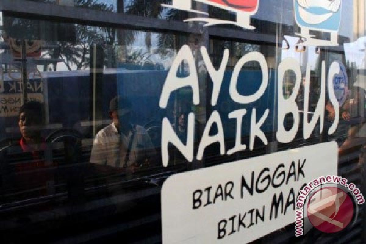 Ini Klarifikasi Ketiadaan Pengisi Daya `Gadget`Di Bus Transjabodetabek