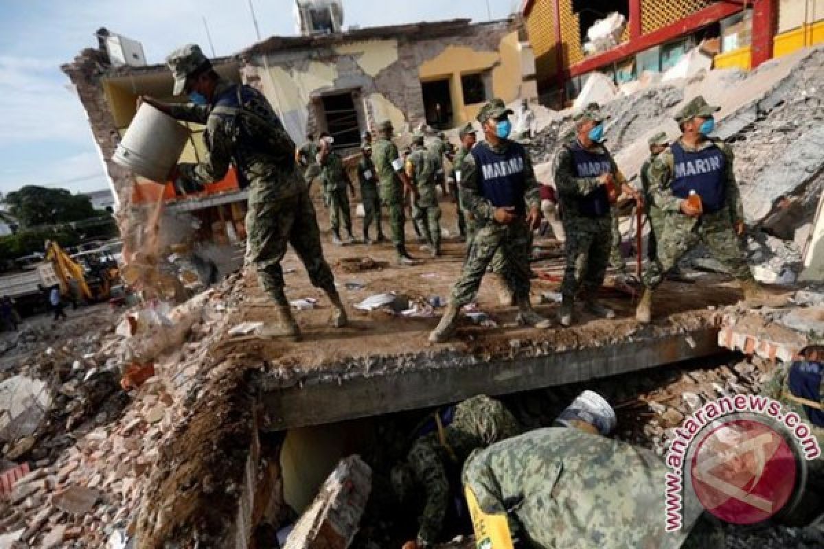 Meksiko cari korban gempa di tengah Badai Katia