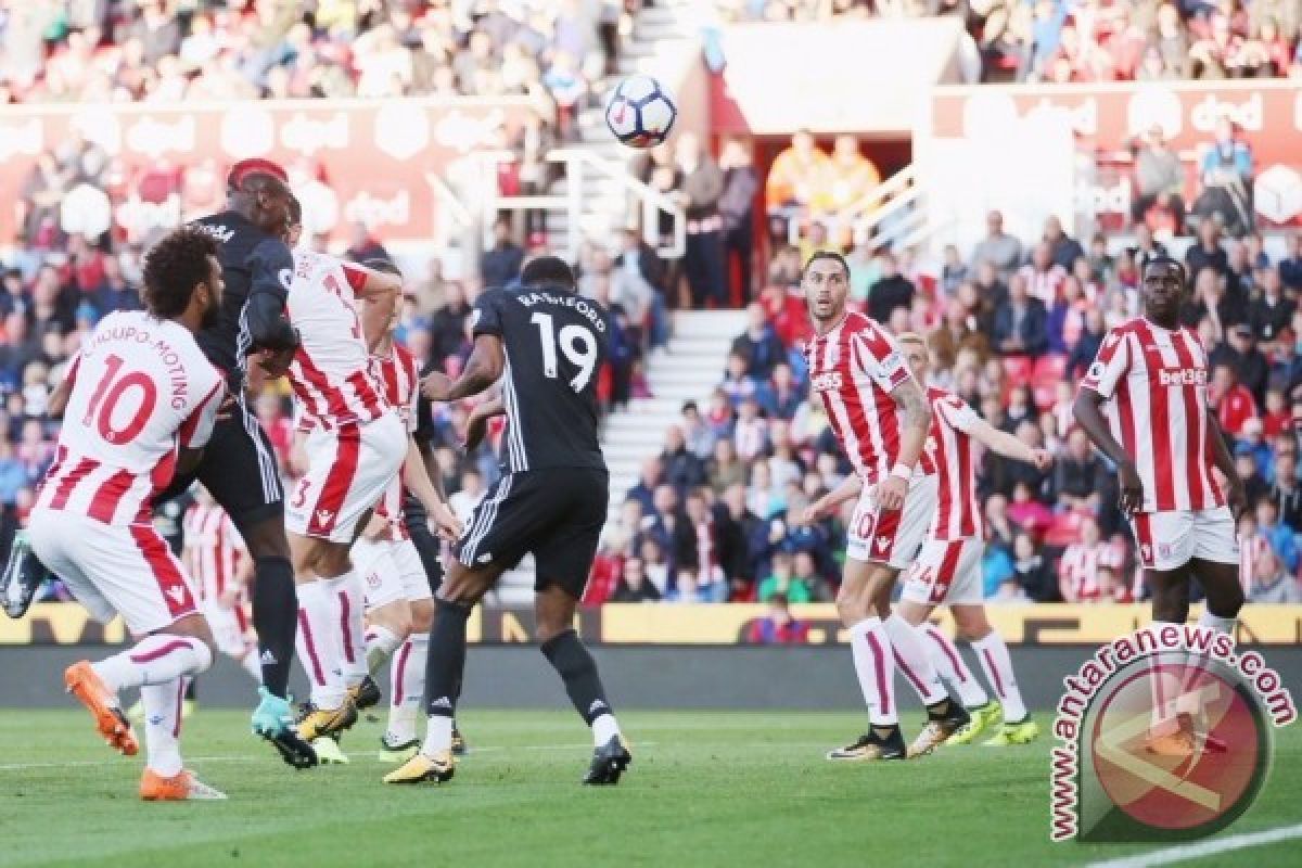 Stoke hentikan laju Manchester United