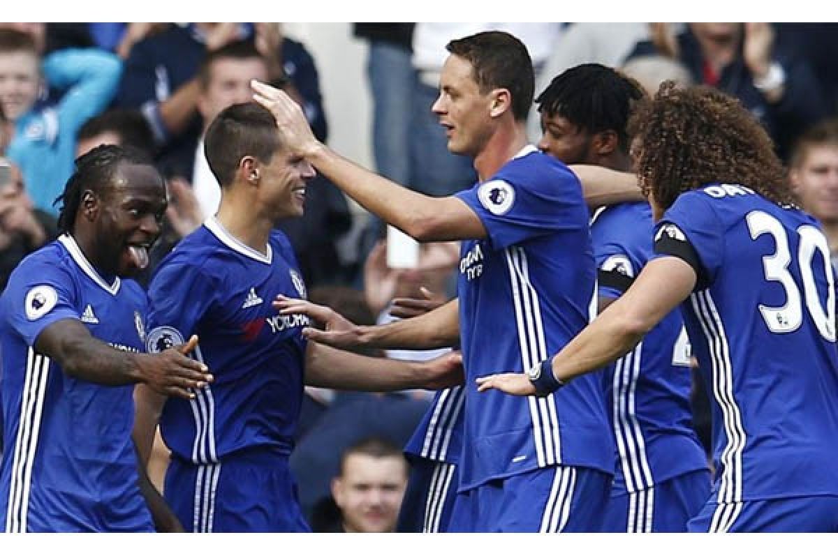 Chelsea menang 2-1 di markas Leicester