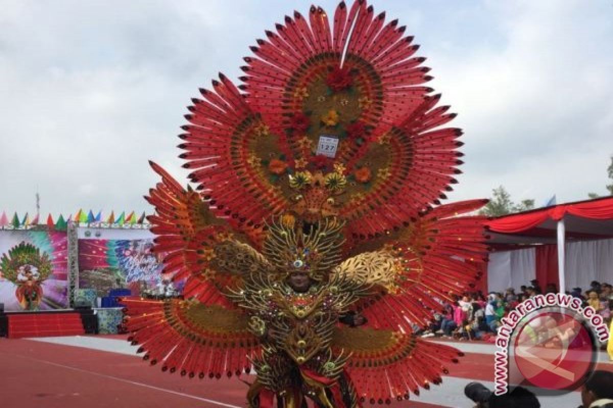 Peserta Malang Flower Carnival 2017 melonjak