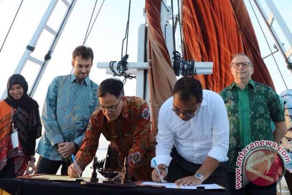 Makassar-Prancis Tandatangani MoU Di Atas Pinisi 