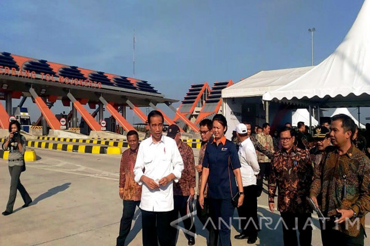 President Inaugrates New Toll Roads in East Jawa 