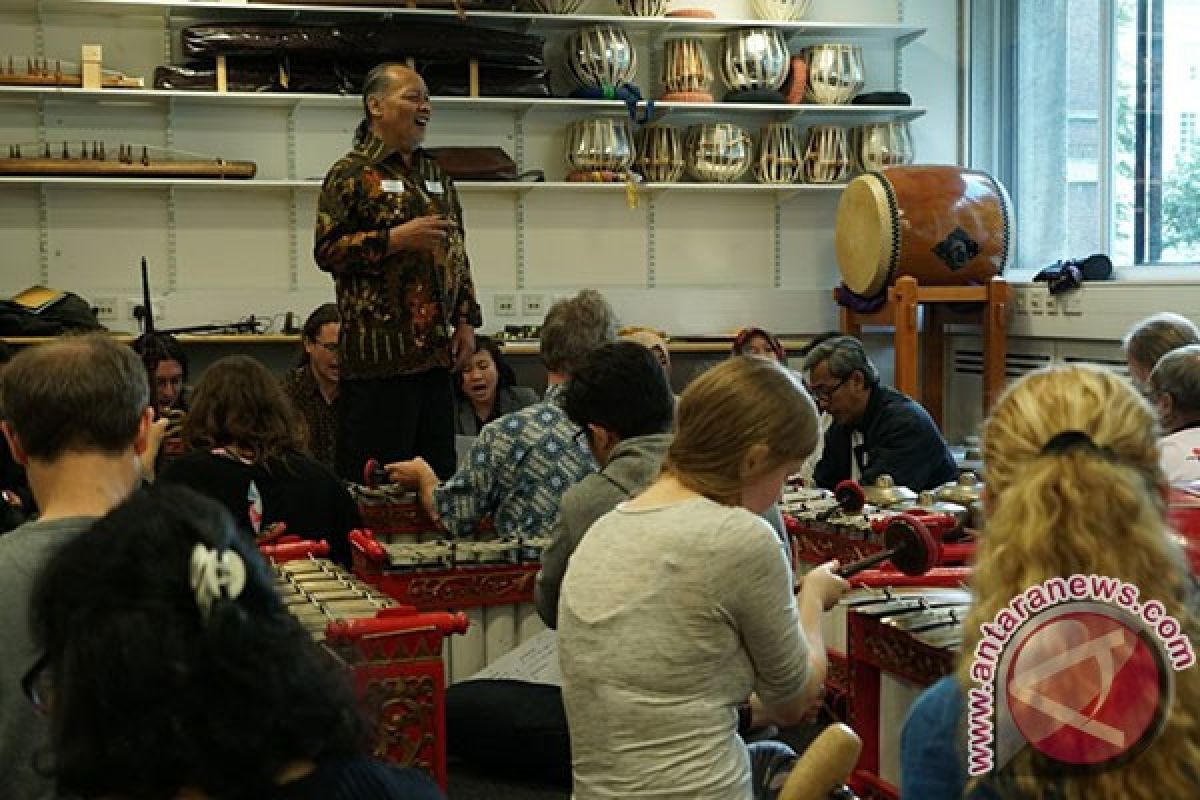 Warga Inggris antusias ikuti workshop gamelan di London