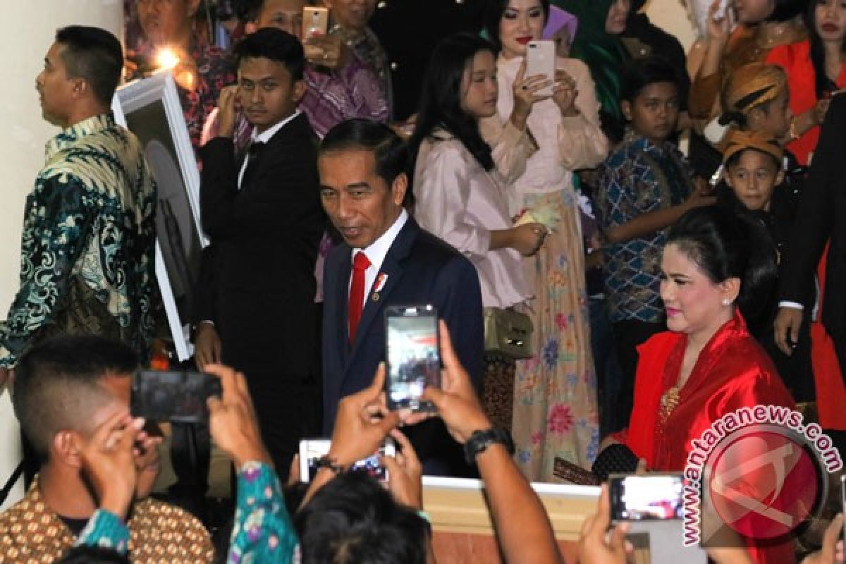 Presiden hadiri resepsi pernikahan keponakan di Surabaya