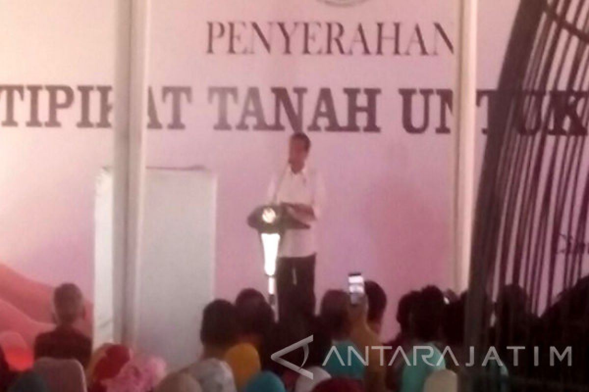 Nenek Sugiati Tetap Diberi Sepeda oleh Presiden (Video)