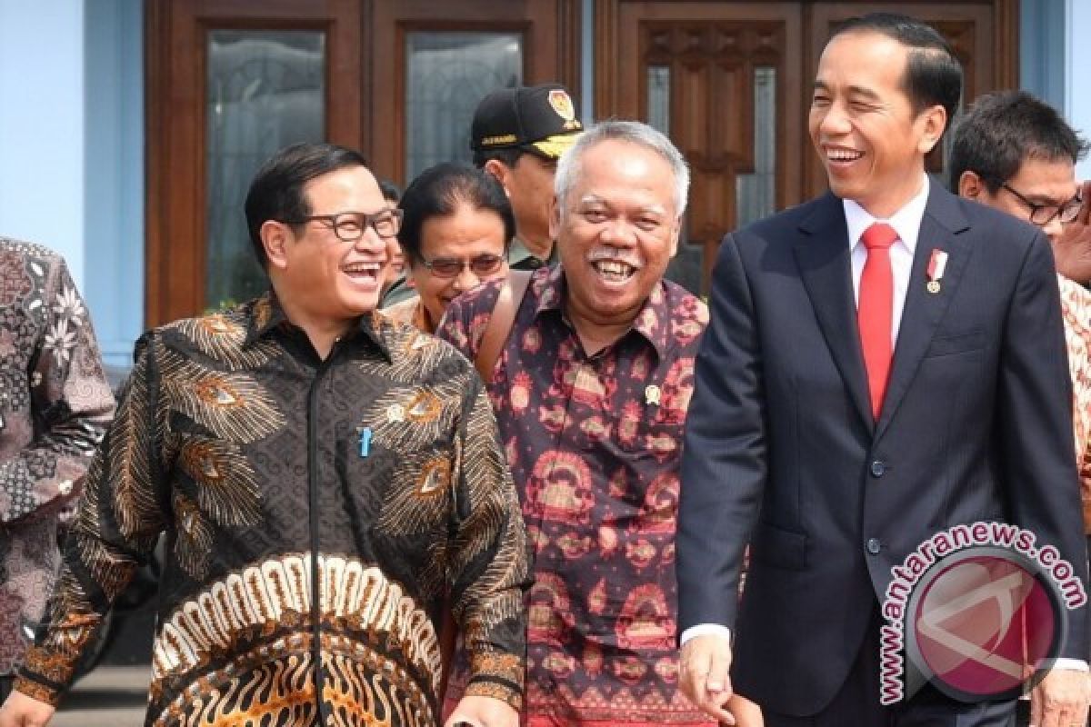 Presiden Jokowi  sering hadiahi modal usaha