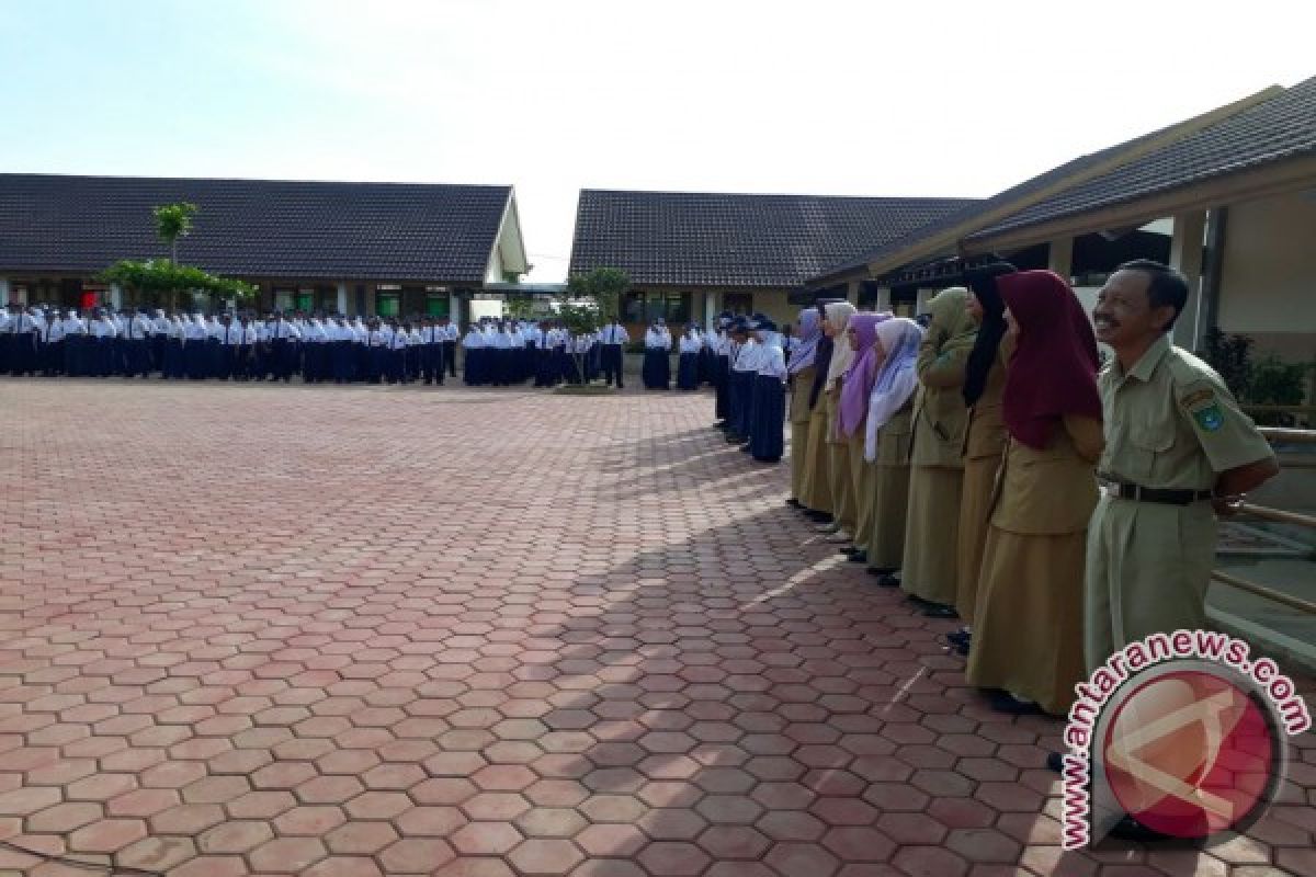 SMPN 4 Simpang Empat wajibkan shalat berjamaah