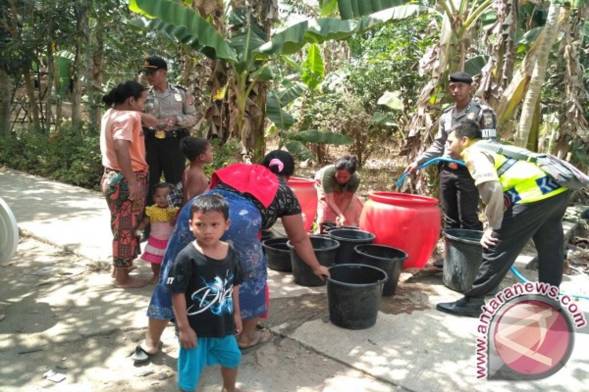 BPBD Lombok Barat Salurkan Bantuan Air Bersih