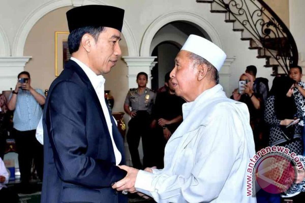 Presiden Jokowi Melayat Istri Hamzah Haz