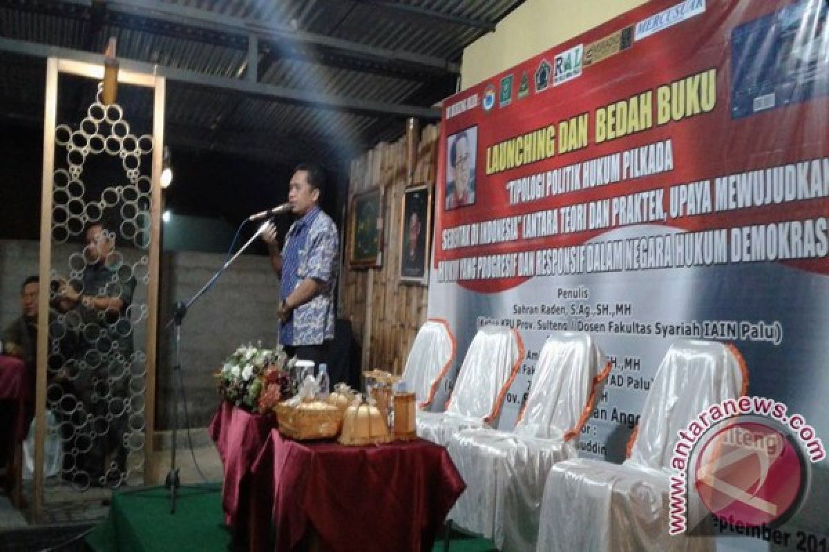 Ketua KPU Sulteng Luncurkan Buku Politik Pilkada 