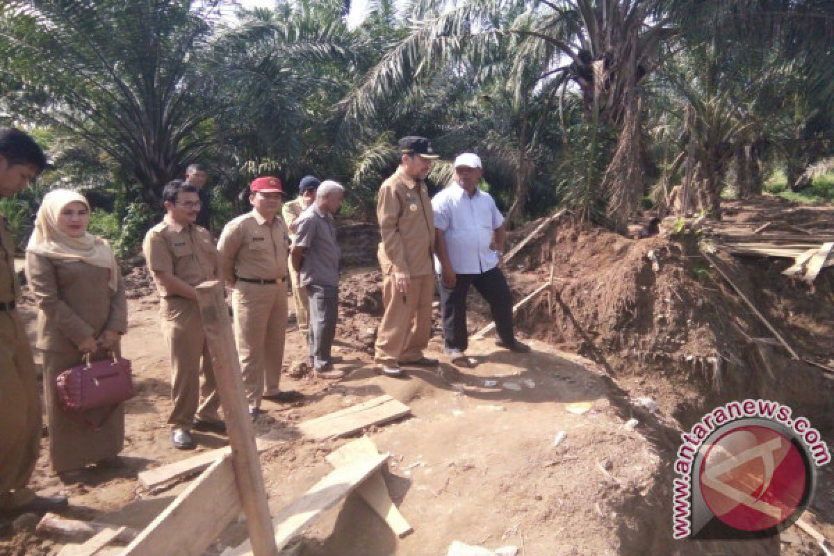 Bupati Pasaman Barat Monitoring Pembangunan Jembatan Bayang