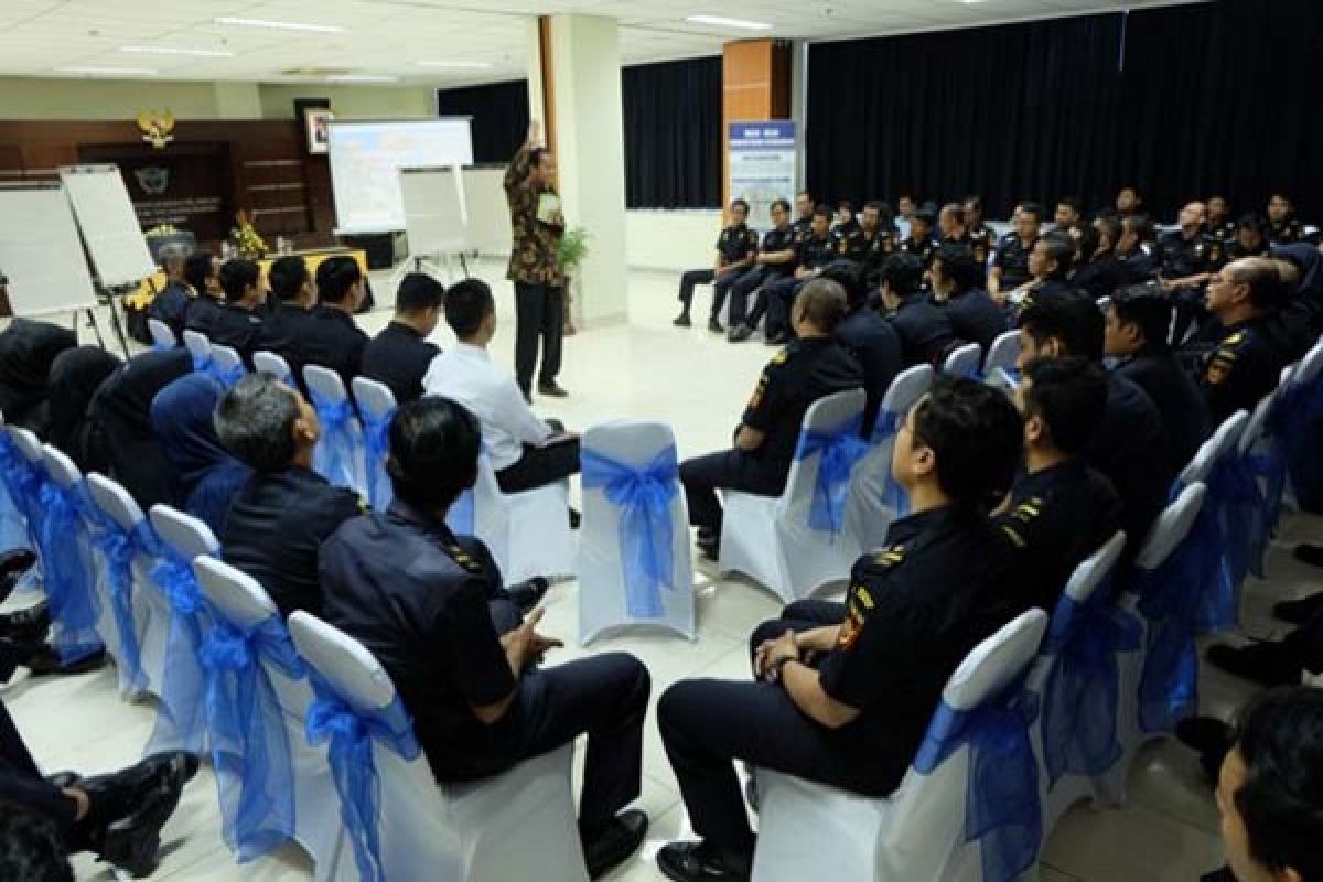Pegawai Bea Cukai Terus Kembangkan Diri