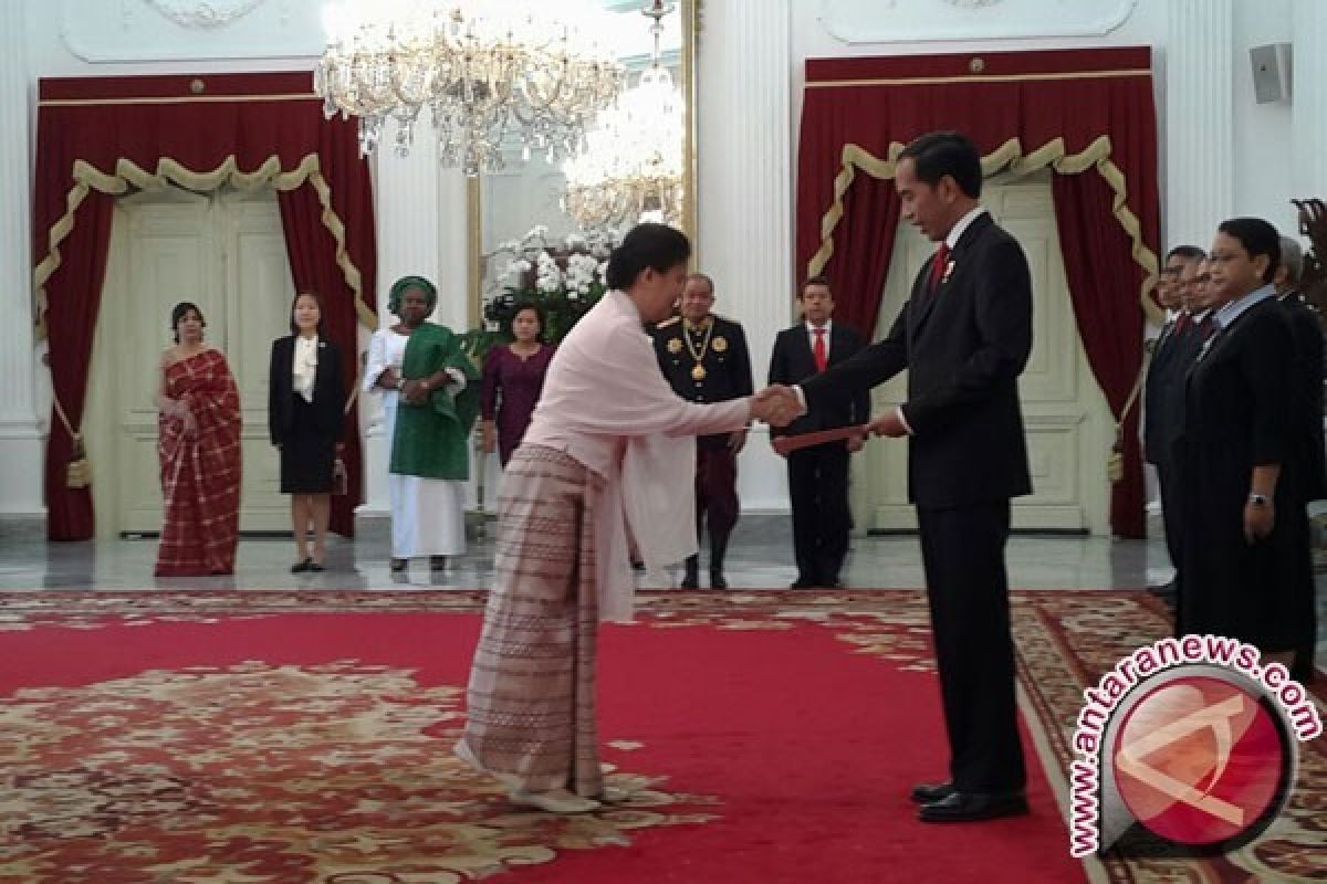 President Jokowi Receives Credential From Nine Foreign Ambassadors