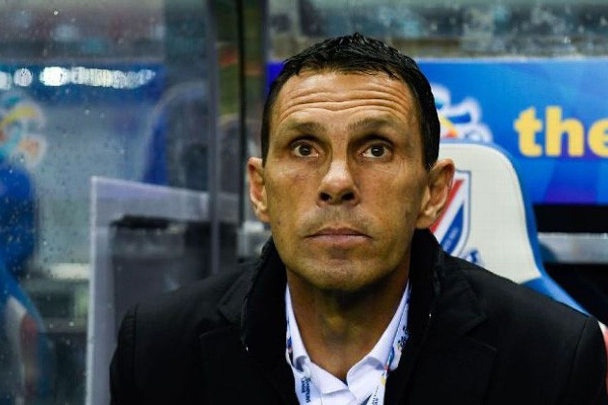 Poyet mundur sebagai pelatih Shanghai Shenhua