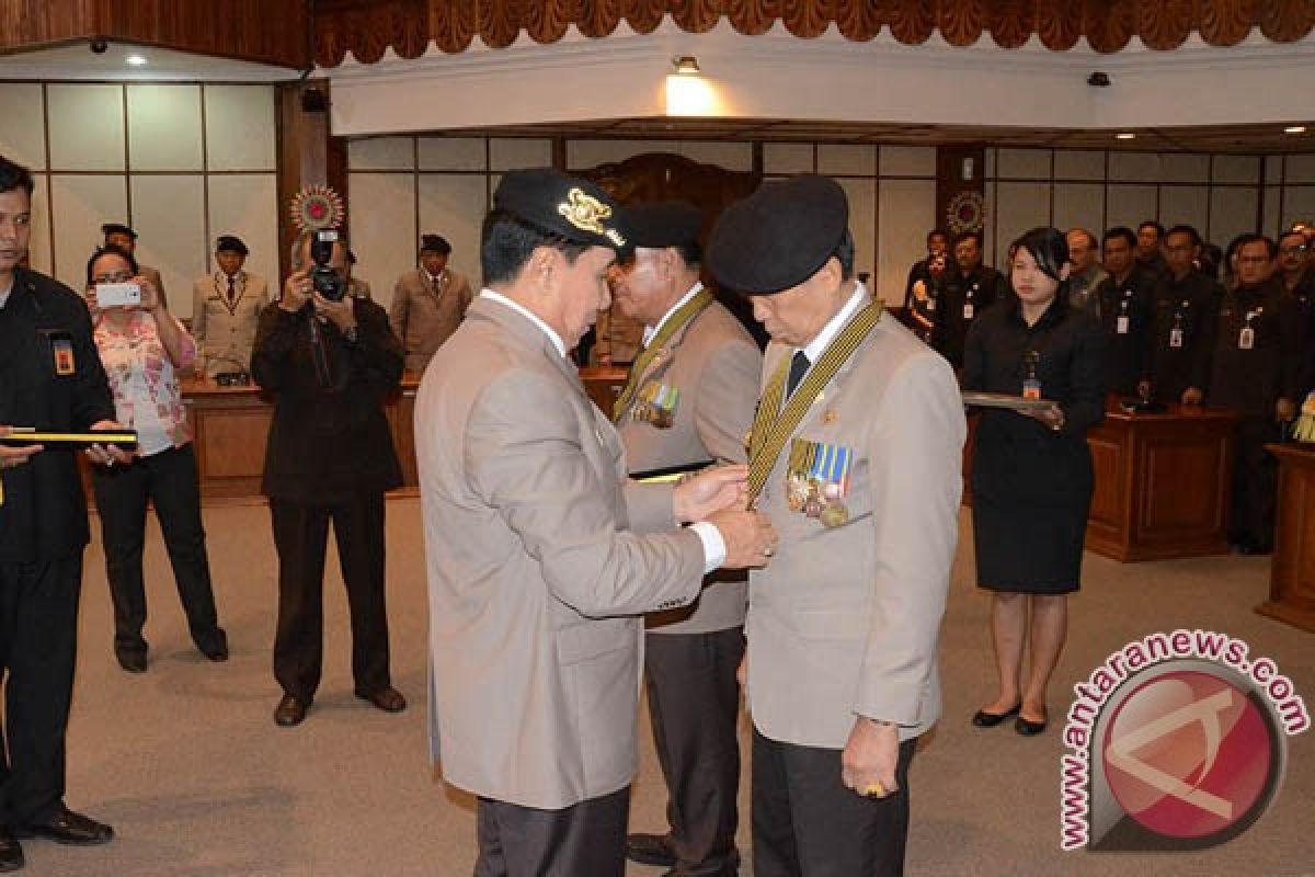 PP Polri Anugerahkan Pastika Penghargaan Bintang Tri Dharma