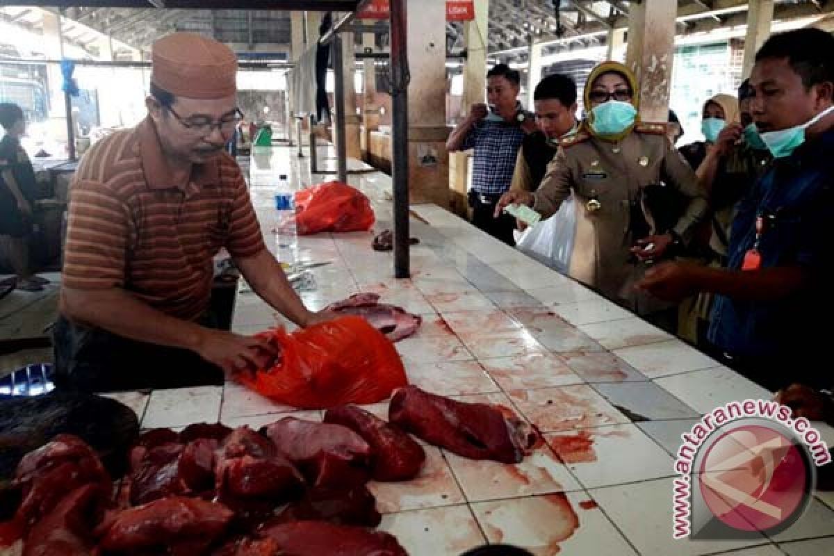 Tim Terpadu Sidak Daging Di Pasar Pabaeng-baeng 