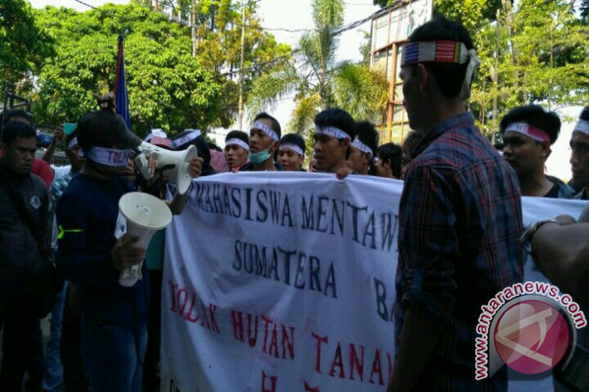 Mahasiswa Mentawai Tolak Hutan Tanaman Industri di Siberut