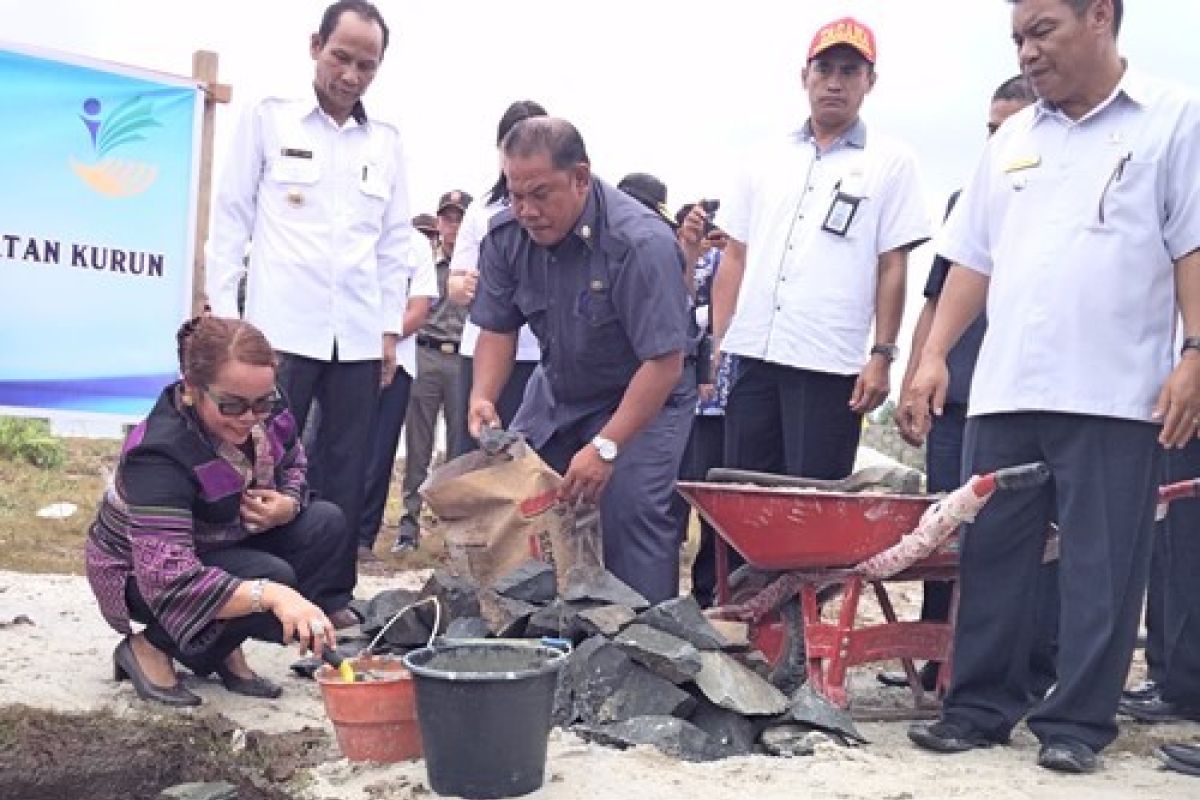 Bupati Gumas Laksanakan Peletakan Batu Pertama Pembangunan Desa Relokasi 