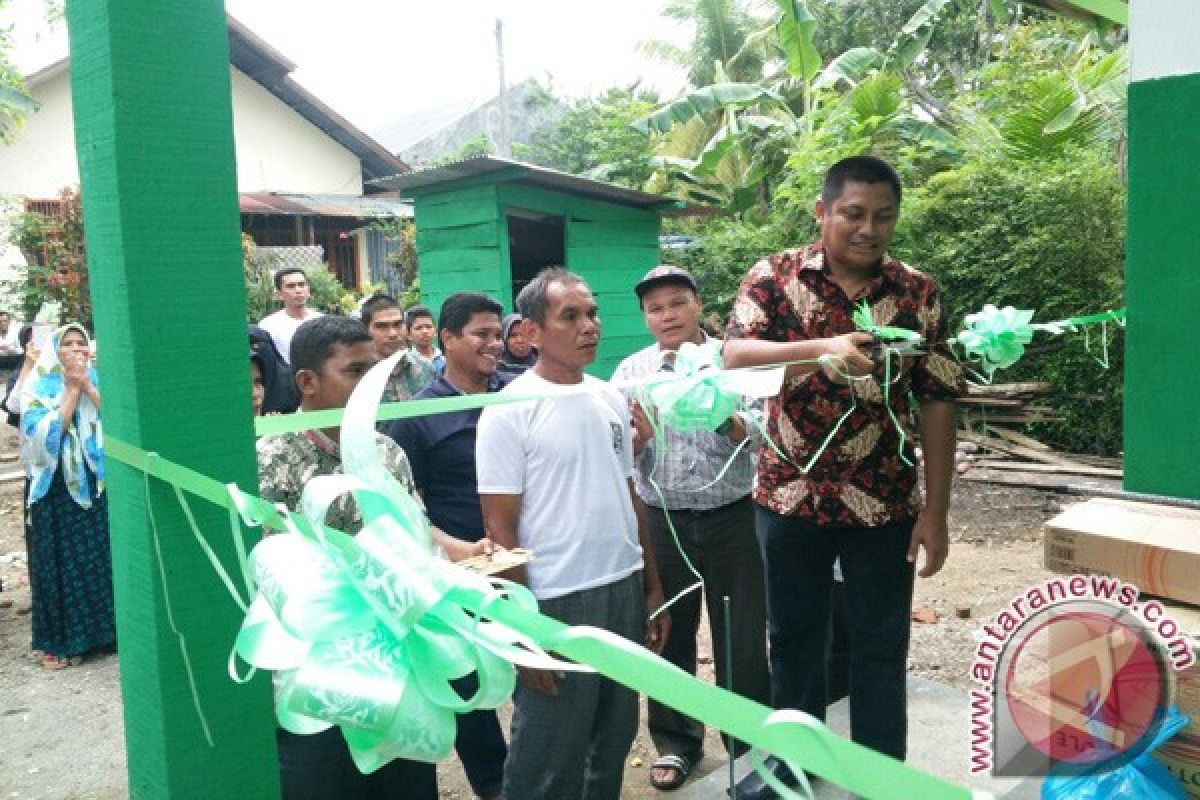 Amrizal resmikan rumah fakir miskin 