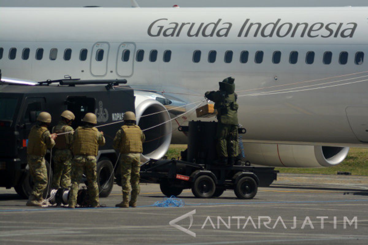 TNI AL-Angkasa Pura Latihan Antiteror (Video)