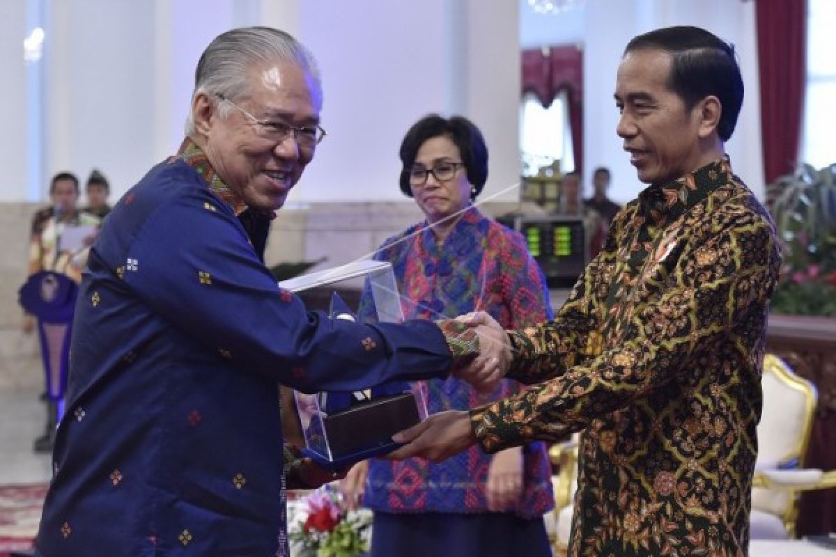 Presiden Beri Penghargaan 5 Entitas Berhasil Pertahankan WTP