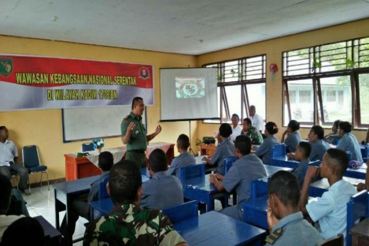 Danramil Supiori Selatan tingkatkan wawasan kebangsaan pelajar SMKN 1 Marsam