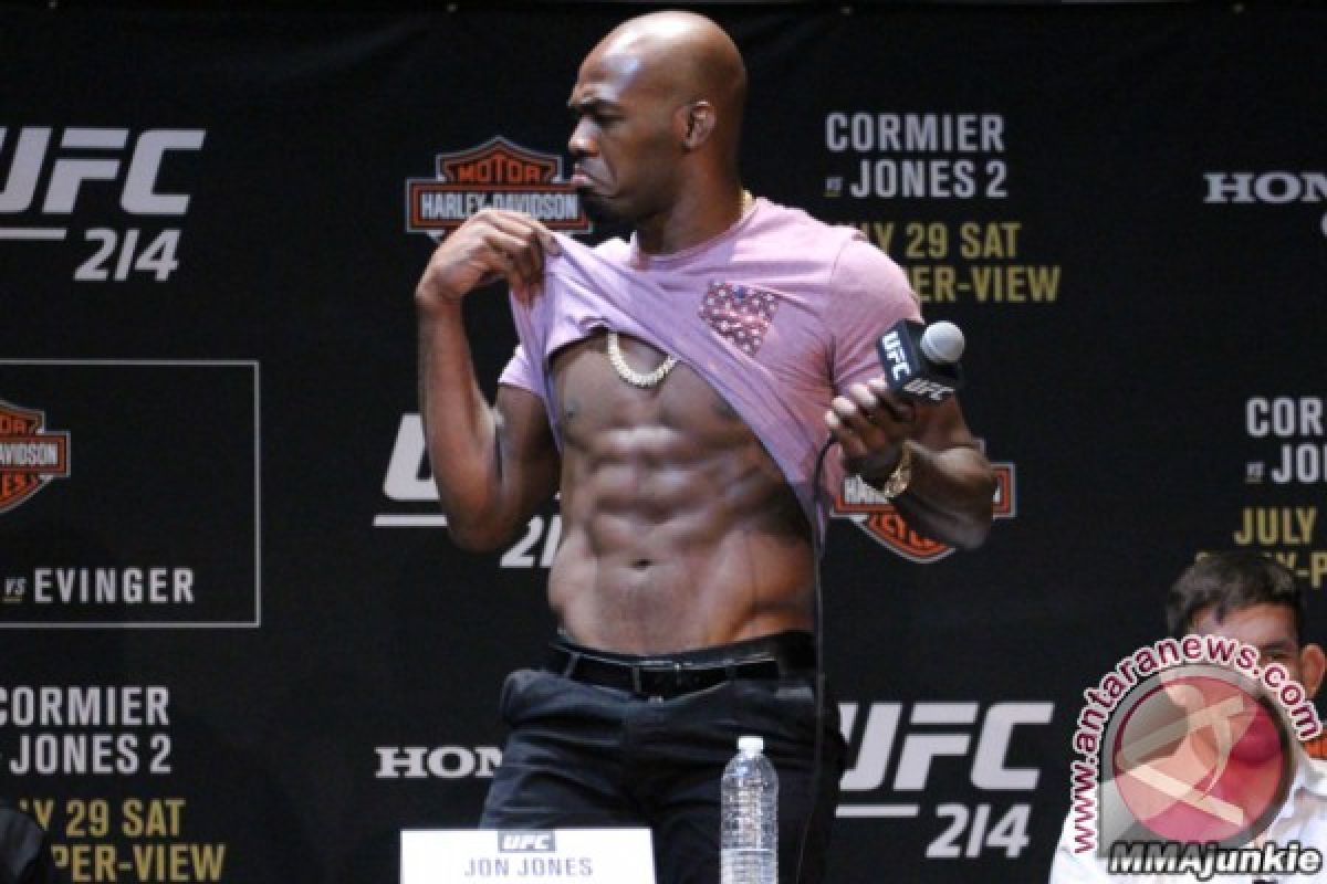 UFC Copot Gelar Jones Karena Doping