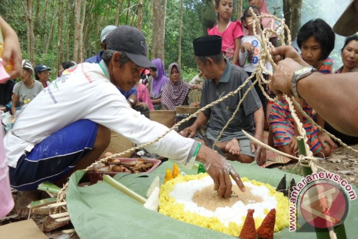 Lembaga Adat Didorong Tercatat Secara Hukum