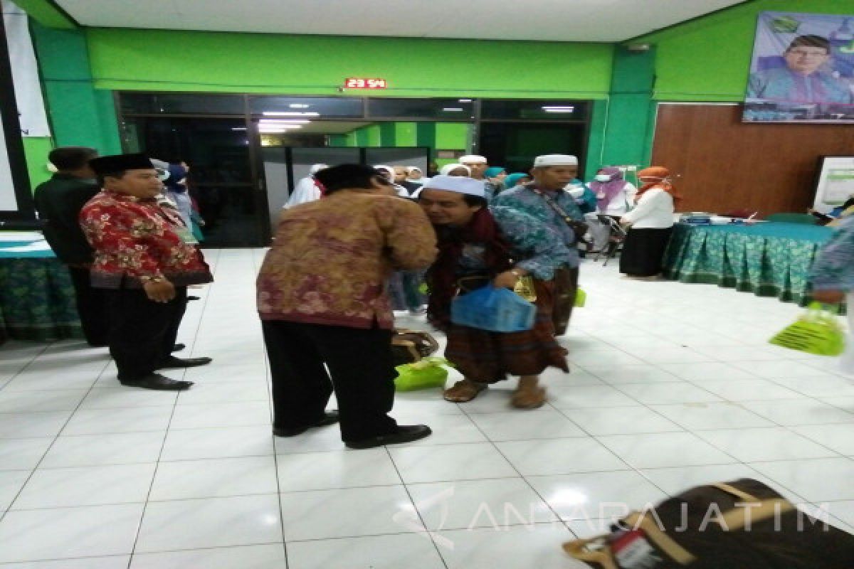 Jamaah Haji Jember Tiba di AHES Disambut Wabup