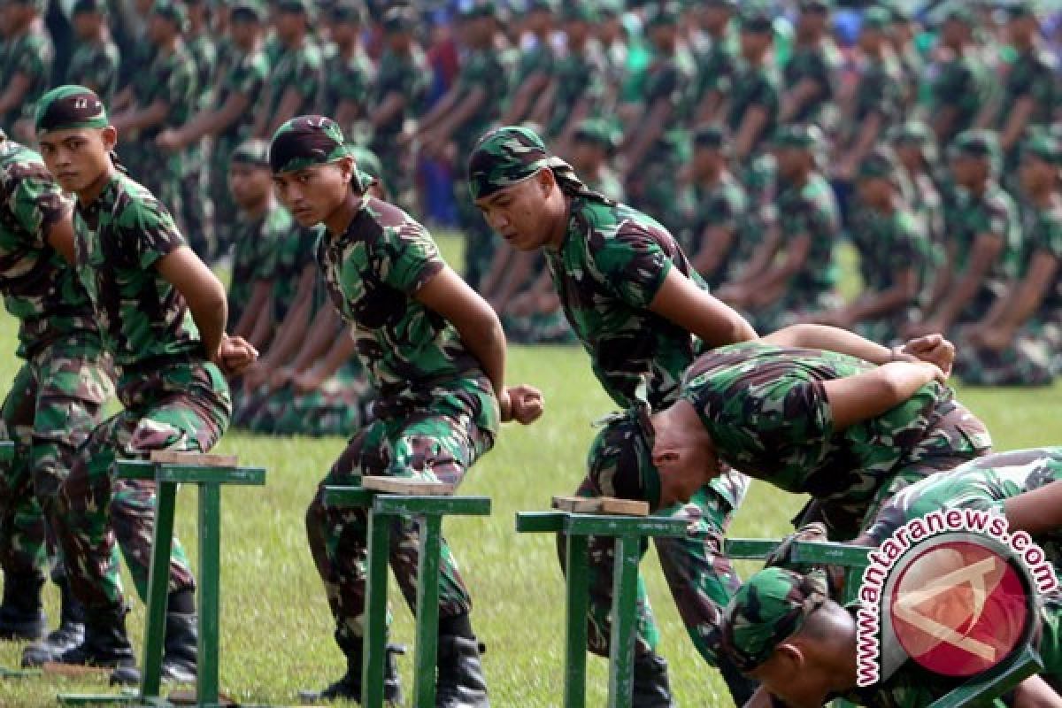 Ribuan Personel TNI dan Polisi Olahraga Bareng
