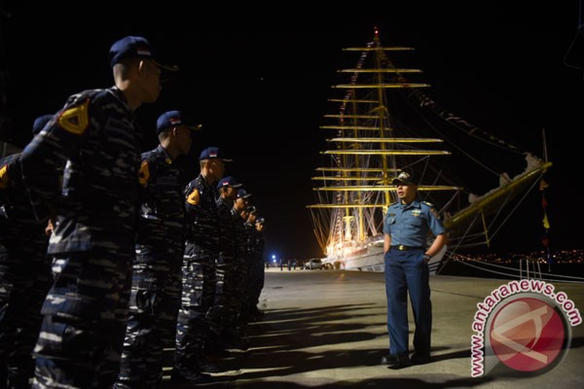 Masyarakat Vigo antusias berkunjung ke KRI Bima Suci