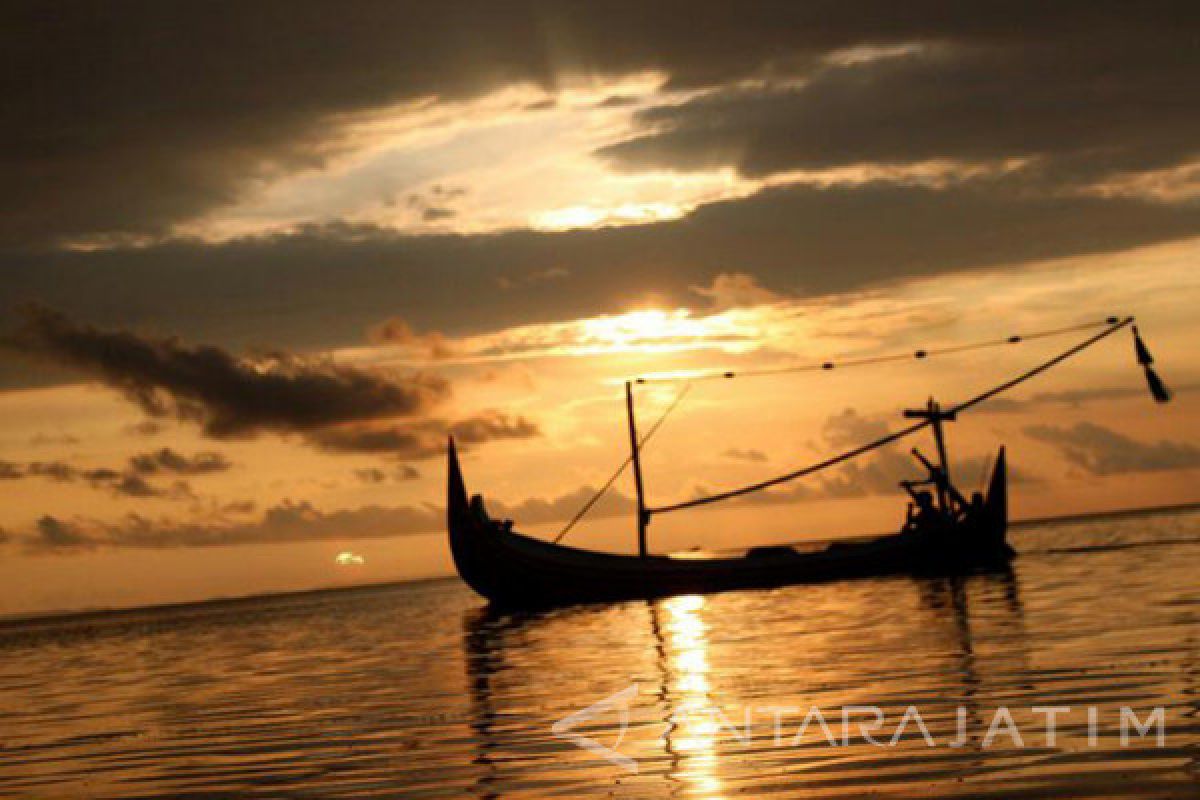 Nikmati Keindahan Pantai Pulau Gililabak Sumenep