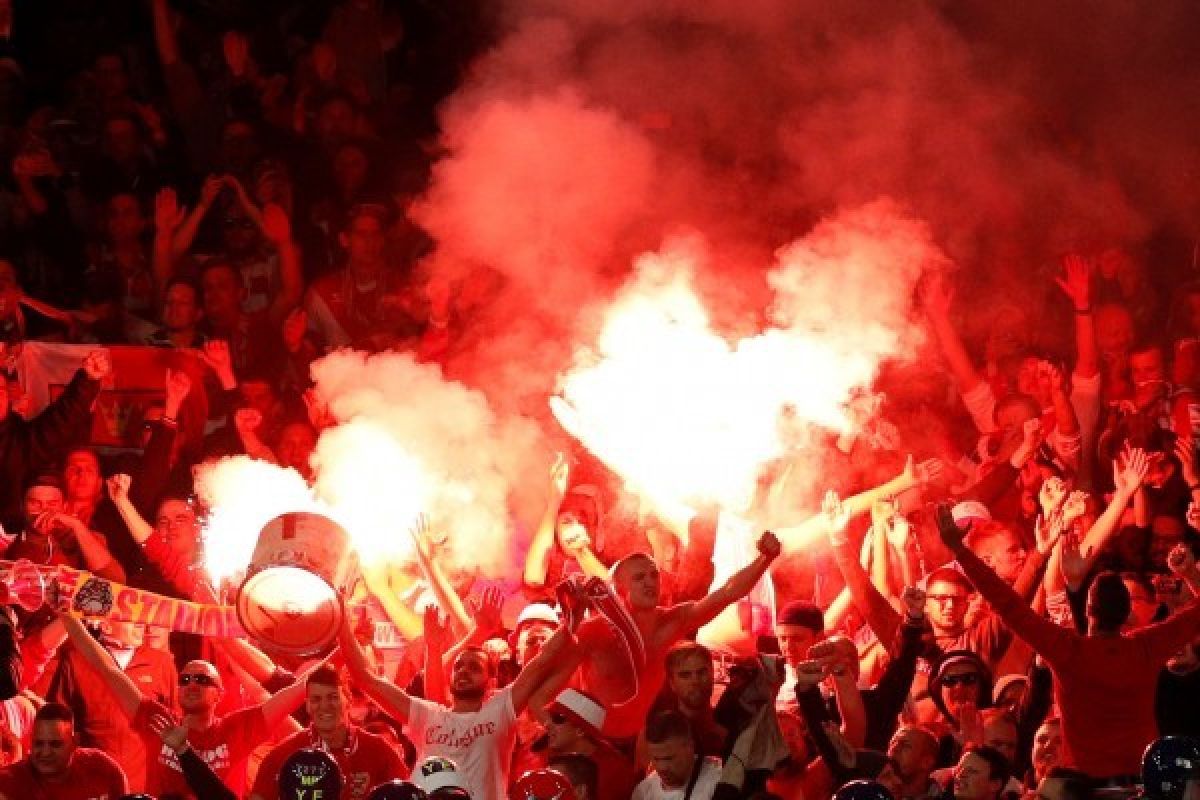 UEFA Dakwa Arsenal dan Cologne Terkait Kerusuhan Penonton