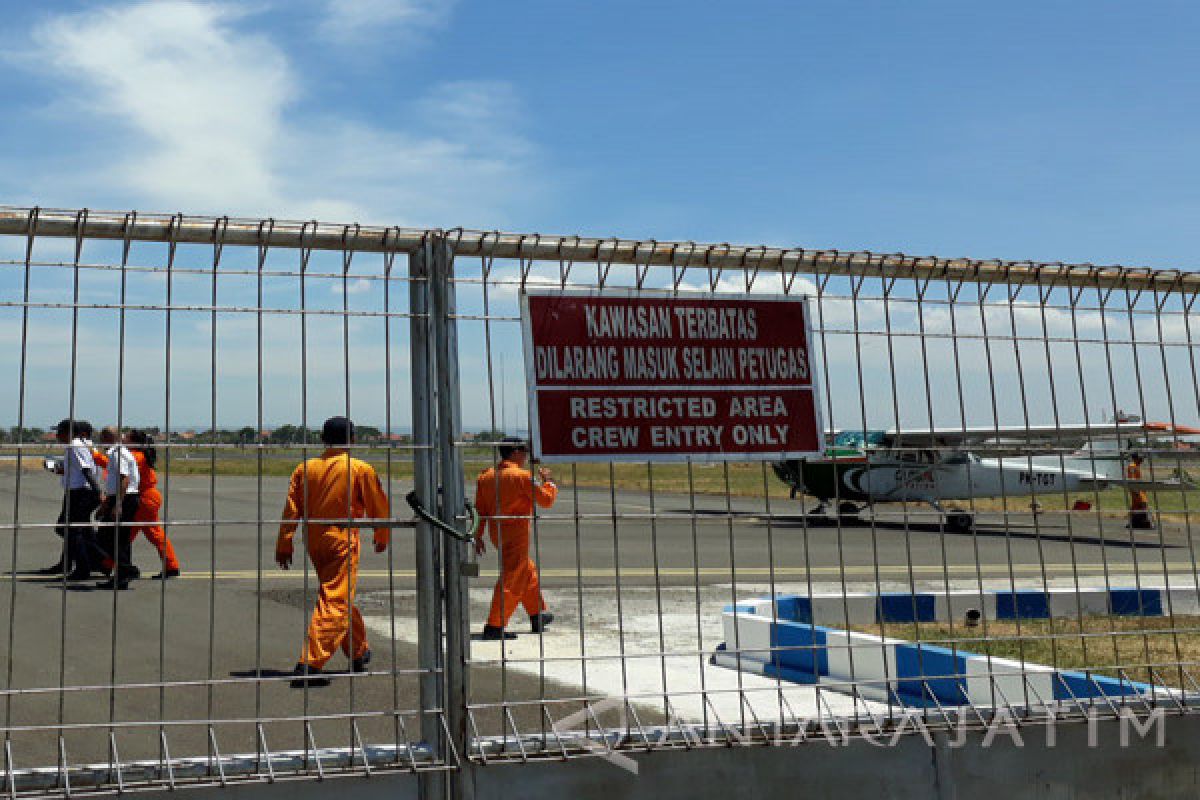 Aktivitas Pesawat Latih di Bandara Trunojoyo Padat