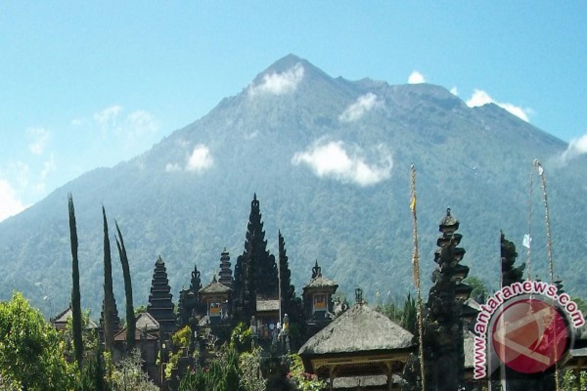 BNPB: Belum Terjadi Hujan Abu Gunung Agung