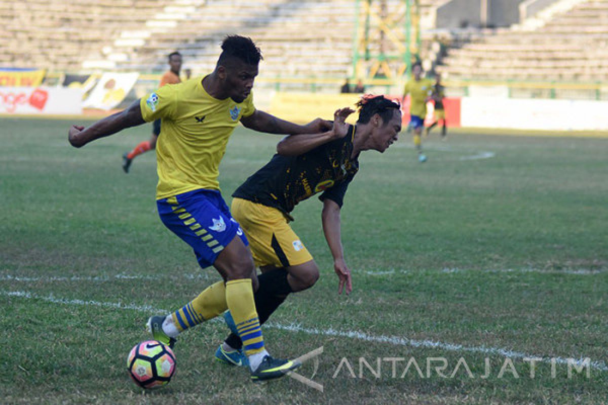 Persegres GU Takluk di Tangan Mitra Kukar 2-4