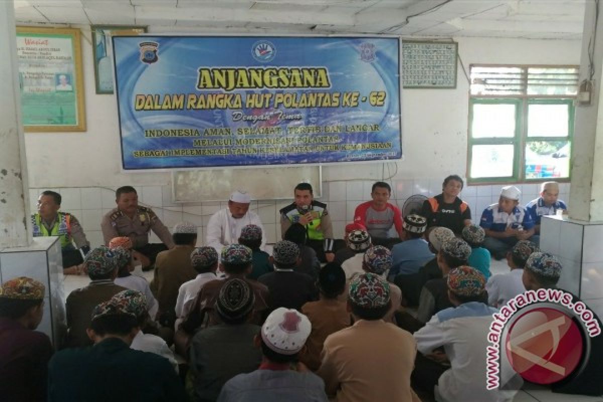 Satlantas Polres Tapin Bhakti Sosial 